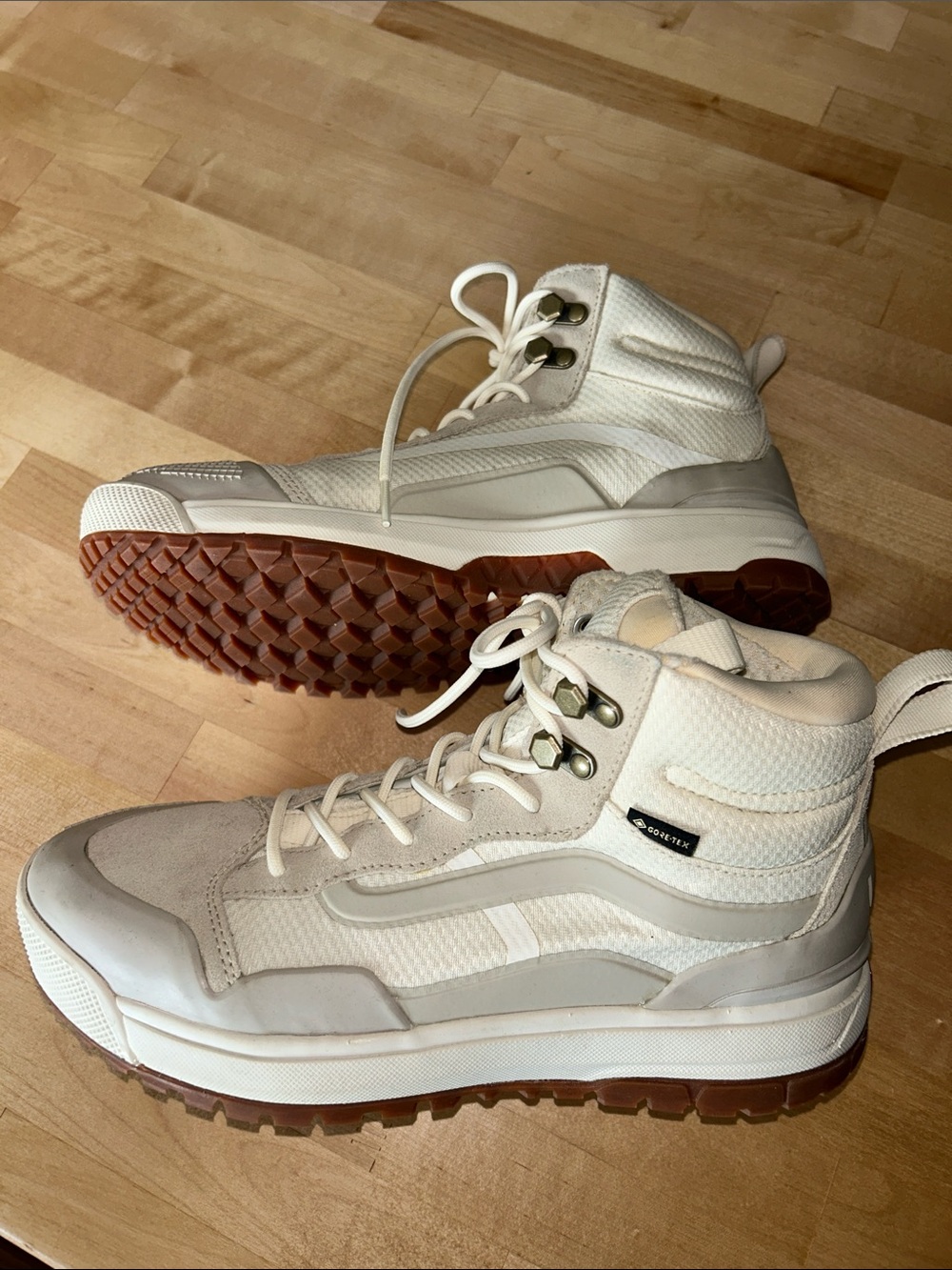 Vans UltraRange Hi-tops, Men’s 8 Womens 9.5